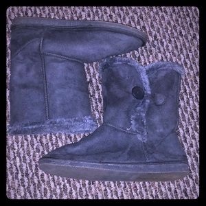 Wet seal gray fuzzy boots with button size 9